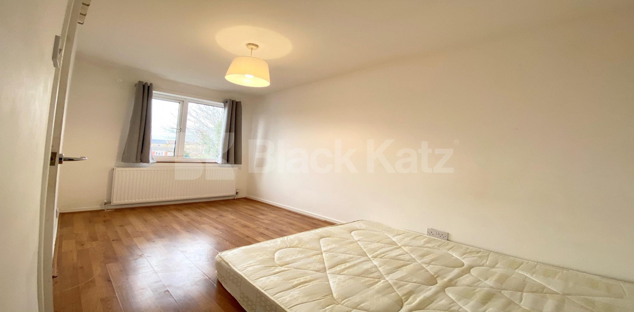 			LET , 3 Bedroom, 1 bath, 1 reception House			 Ainslie Walk, Balham